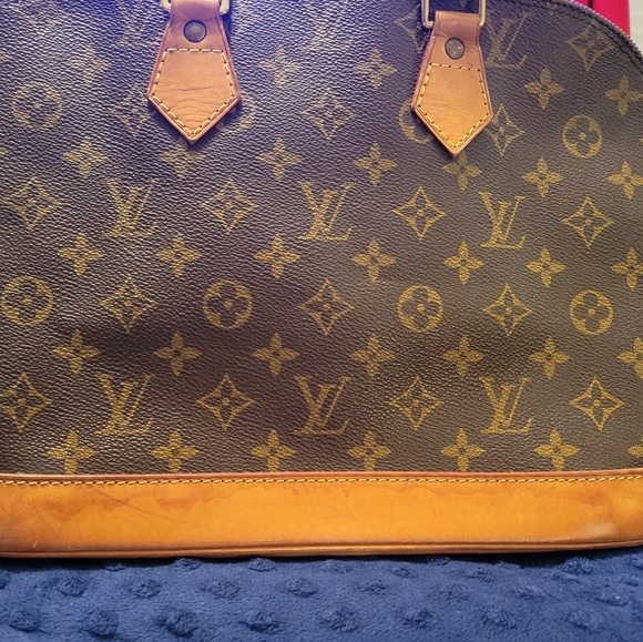 Price Drop!!! Authentic Louis Vuitton Alma - Picture 1 of 11